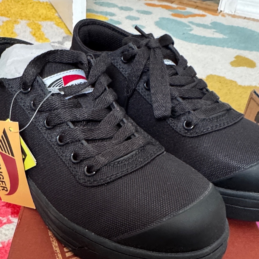Vans women’s Black Canvas Lace-Up Sneakers